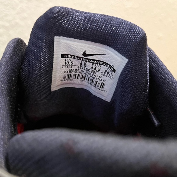 Nike football running shoes - Picture 2 of 15